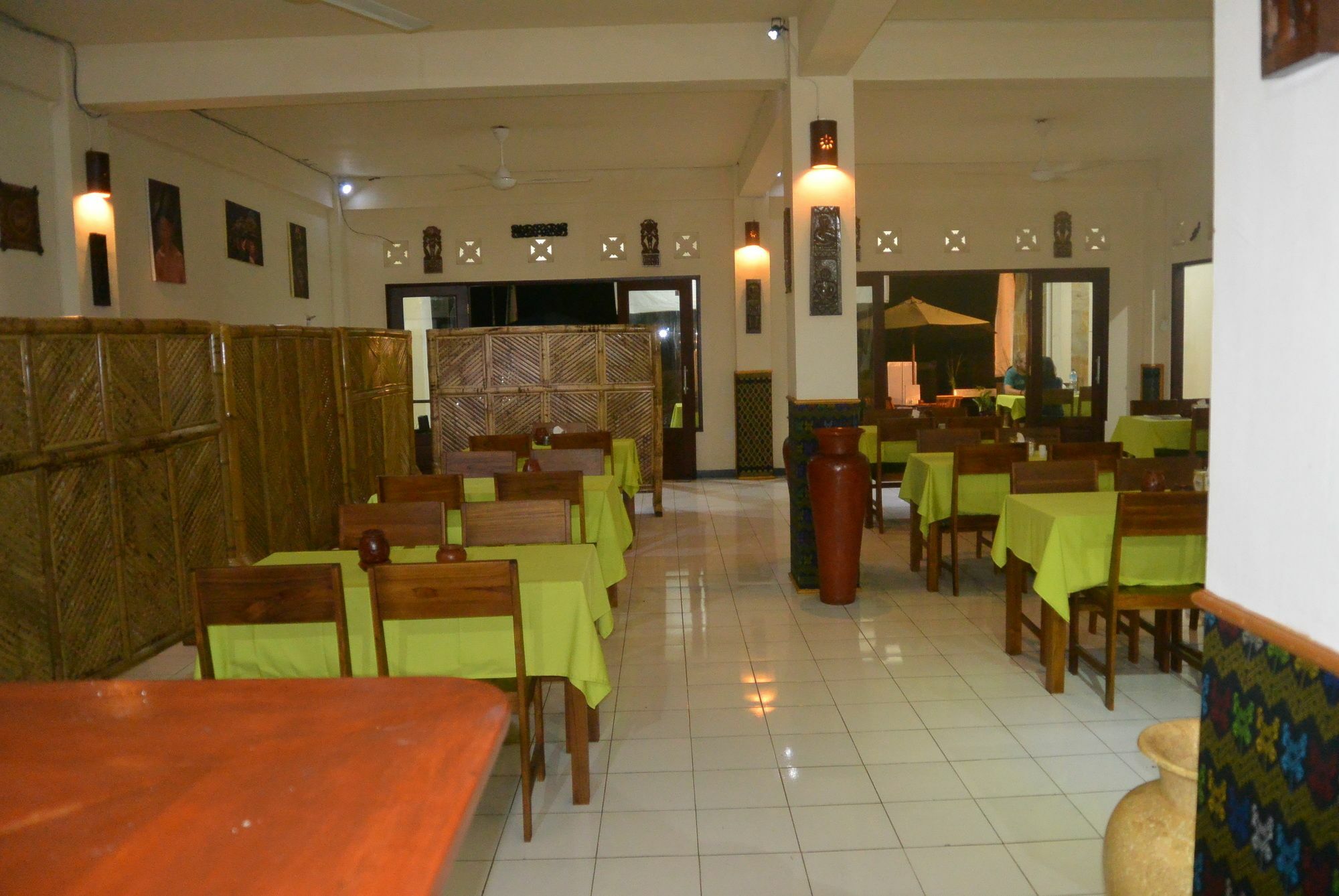 Tempatku Indonesian Restaurant And Rooms スンギギ エクステリア 写真